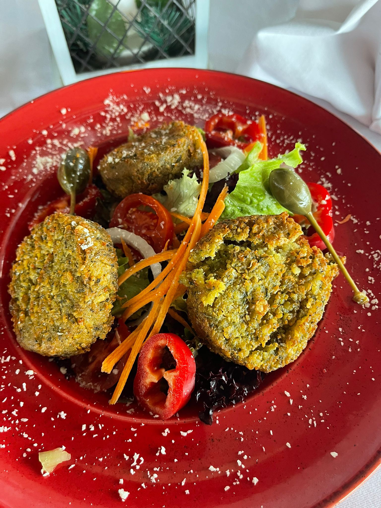 FALAFEL SALATA  